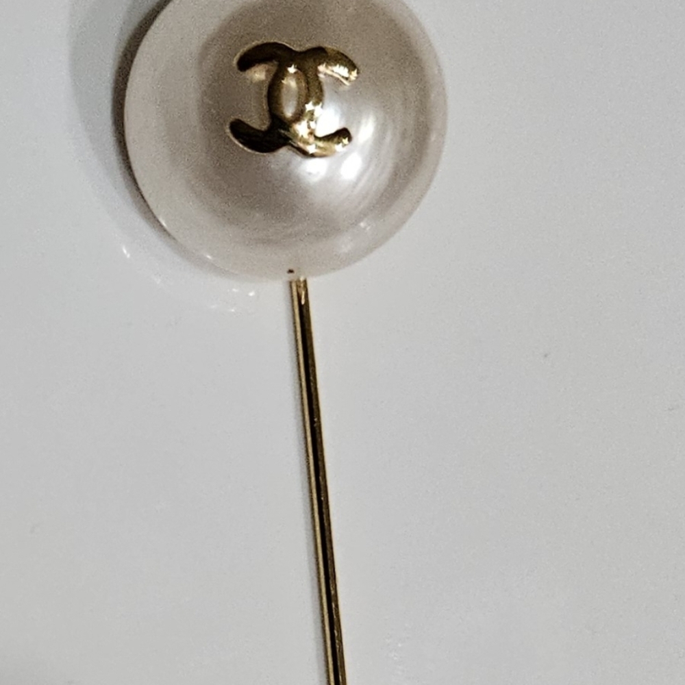 chanel vintage pin